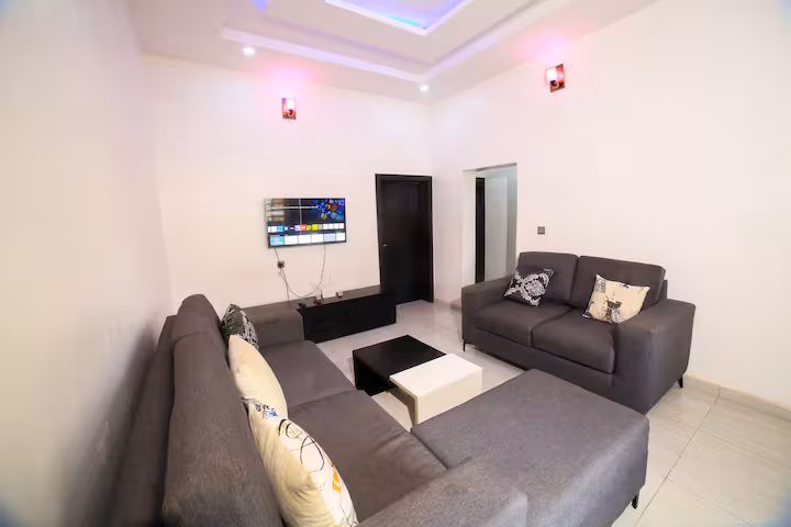 Modern 2BR Apartment | 24/7Power